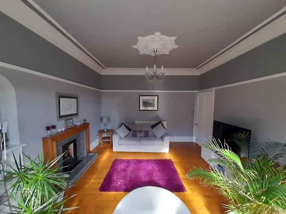 Holiday home 4 Bedroom / 2 Bathroom House In Desirable Area. Dundee