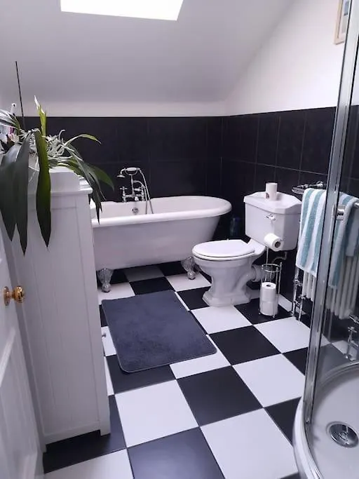 Holiday home 4 Bedroom / 2 Bathroom House In Desirable Area. Dundee
