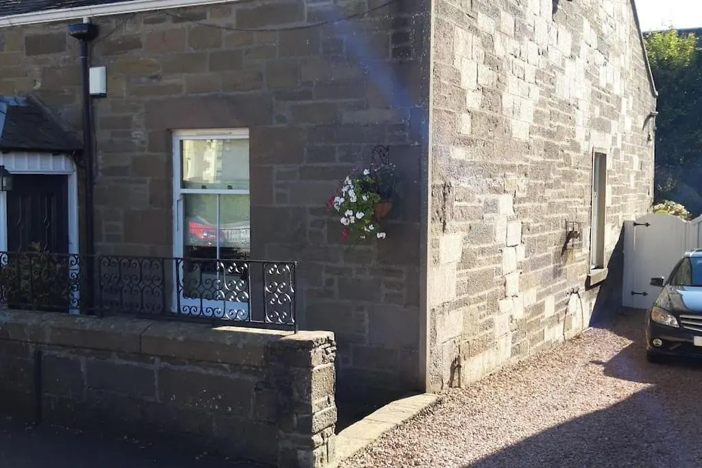 4 Bedroom / 2 Bathroom House In Desirable Area. Dundee Holiday home