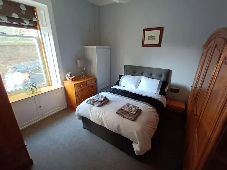 Holiday home 4 Bedroom / 2 Bathroom House In Desirable Area. Dundee